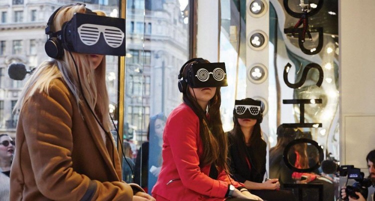 Topshop: Trình diễn sàn catwalk VR - tiếp thị trải nghiệm hiệu quả