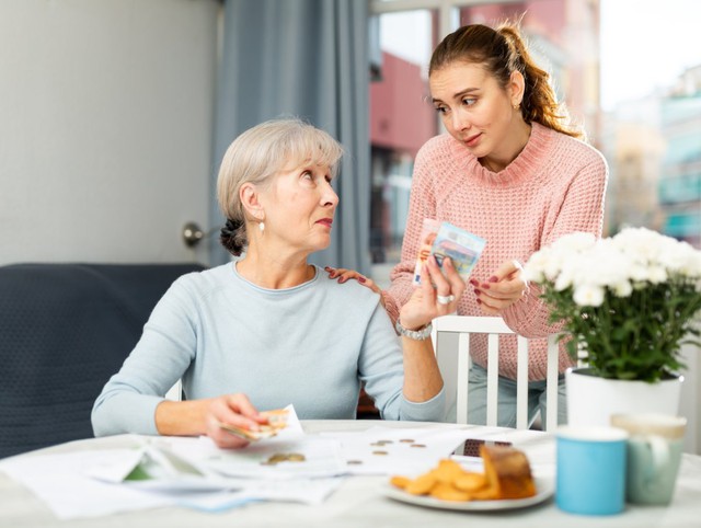 Điều ai cũng sai lầm: Đừng nên nói với bố mẹ mức thu nhập thực sự của bạn? Vì sao? - Ảnh 1.