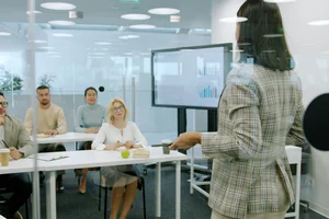 Hình minh họa khóa học Thiết lập mục tiêu cho nhân viên trong môi trường làm việc