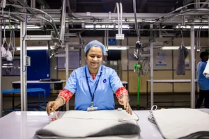 Hình minh họa khóa học Kiểm Soát Chất Lượng QA/QC trong môi trường làm việc
